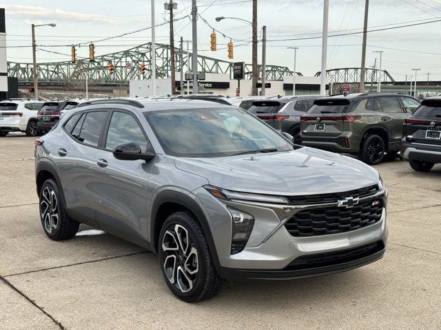 Used 2025 Chevrolet Trax RS w/ Driver Confidence Package image 7