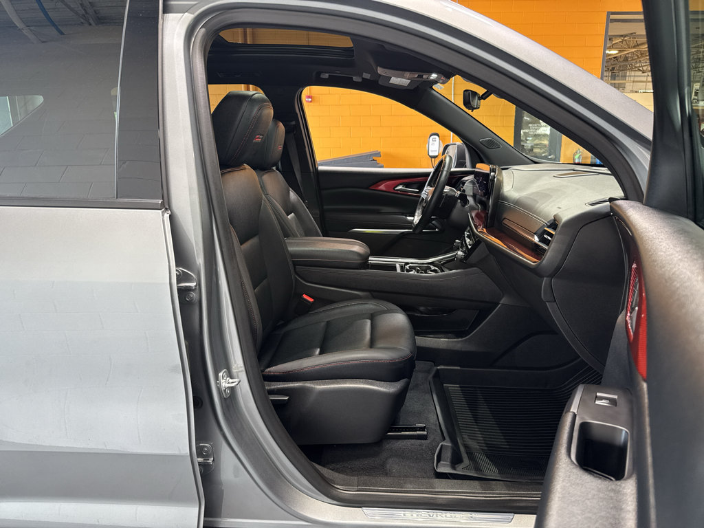 Used 2025 Chevrolet Traverse Z71 w/ Enhanced Driving Package AWD/4WD image 19
