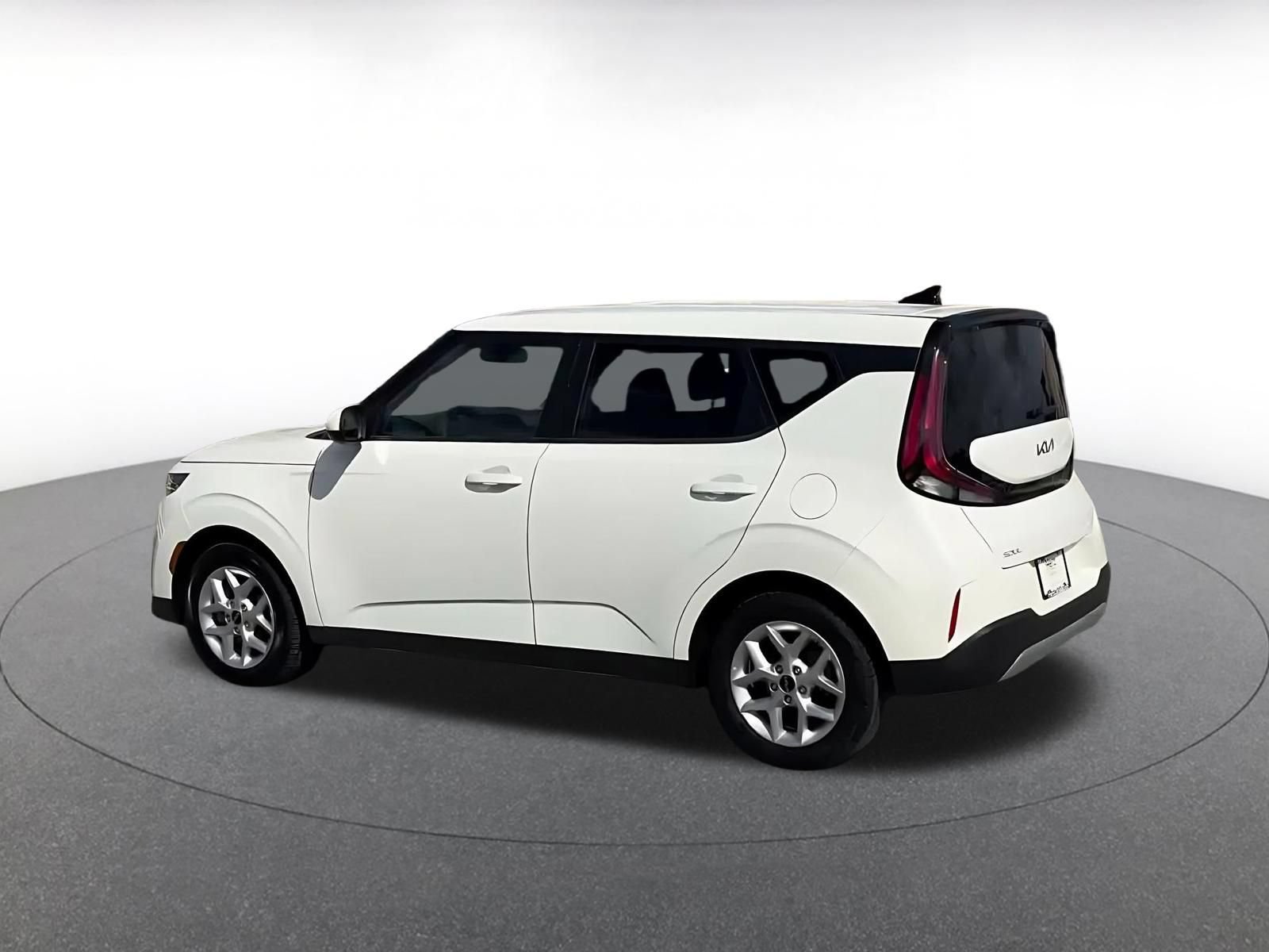 Used 2025 Kia Soul LX w/ LX Technology Package FWD image 9