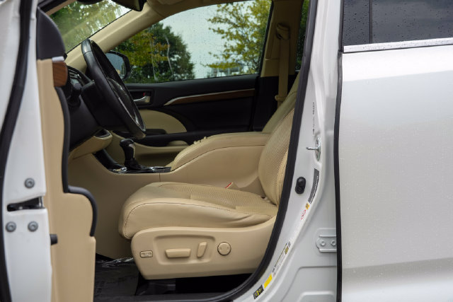 Used 2019 Toyota Highlander Limited FWD image 43