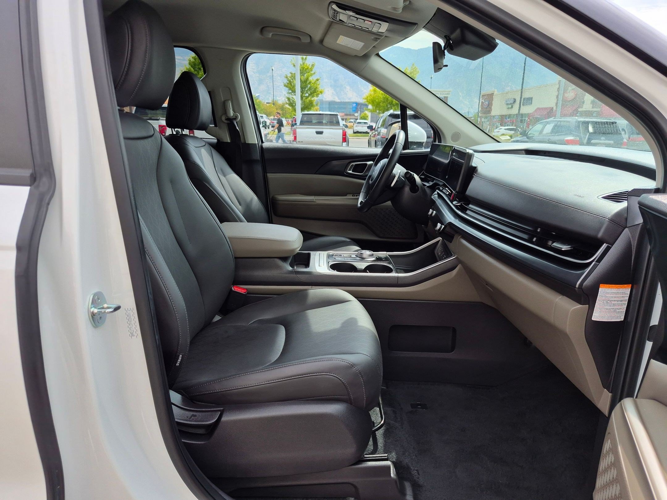 Used 2026 Kia Carnival LXS FWD image 34