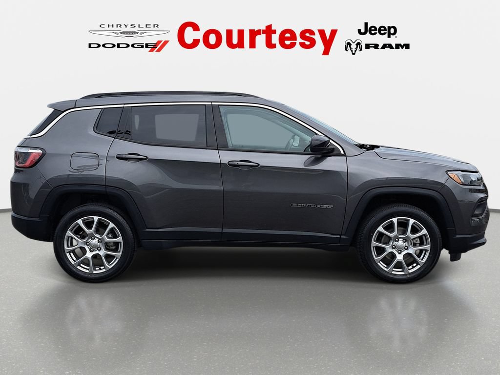 Certified 2022 Jeep Compass Latitude AWD/4WD image 3