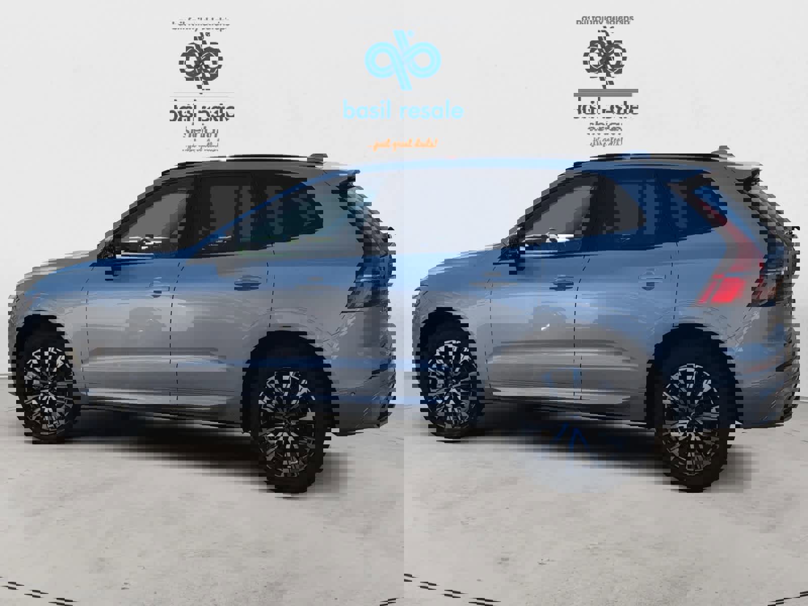 Used 2025 Volvo XC60 B5 Plus image 3