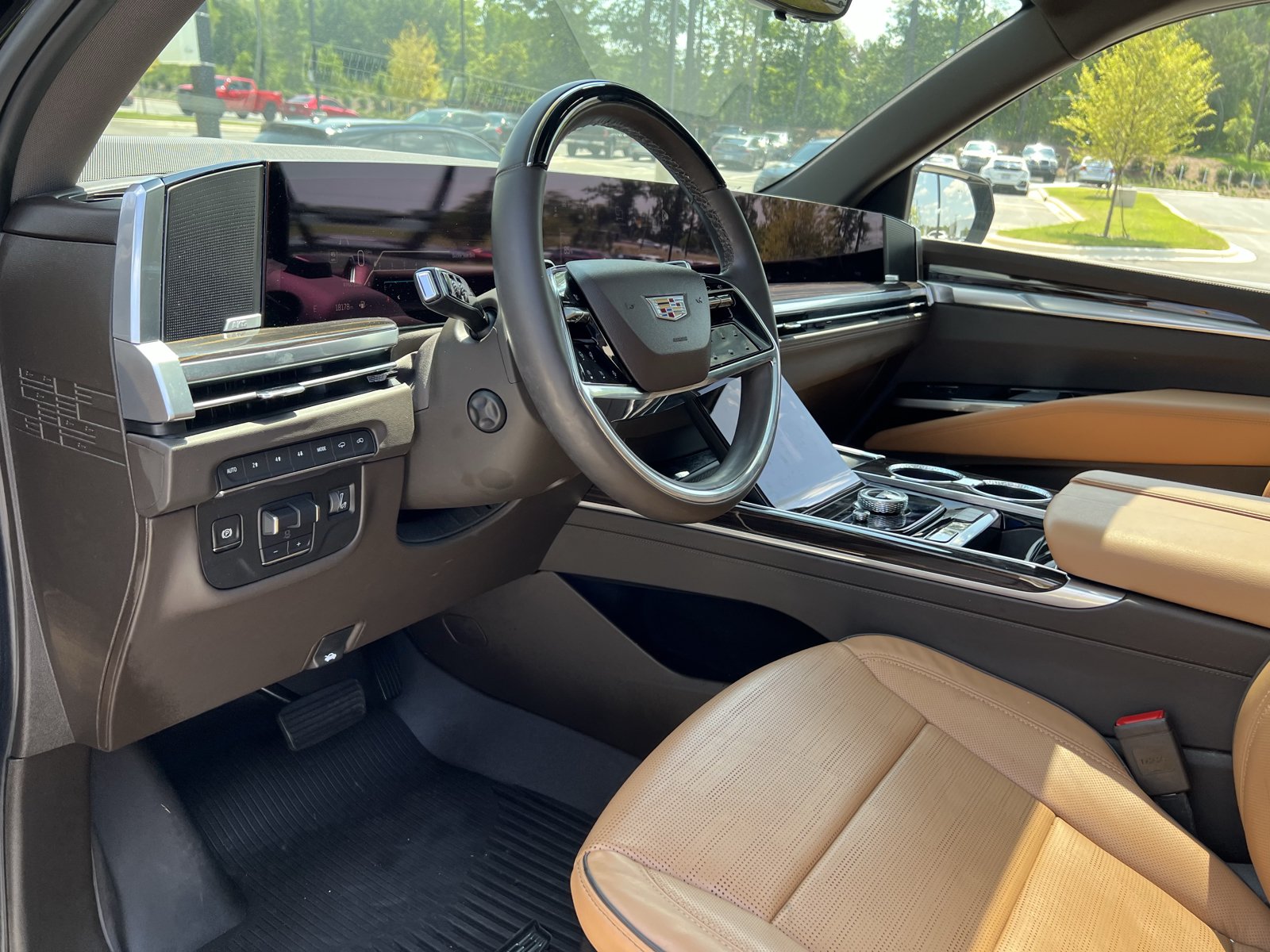 Used 2025 Cadillac Escalade Premium Luxury w/ Touring Package AWD/4WD image 16