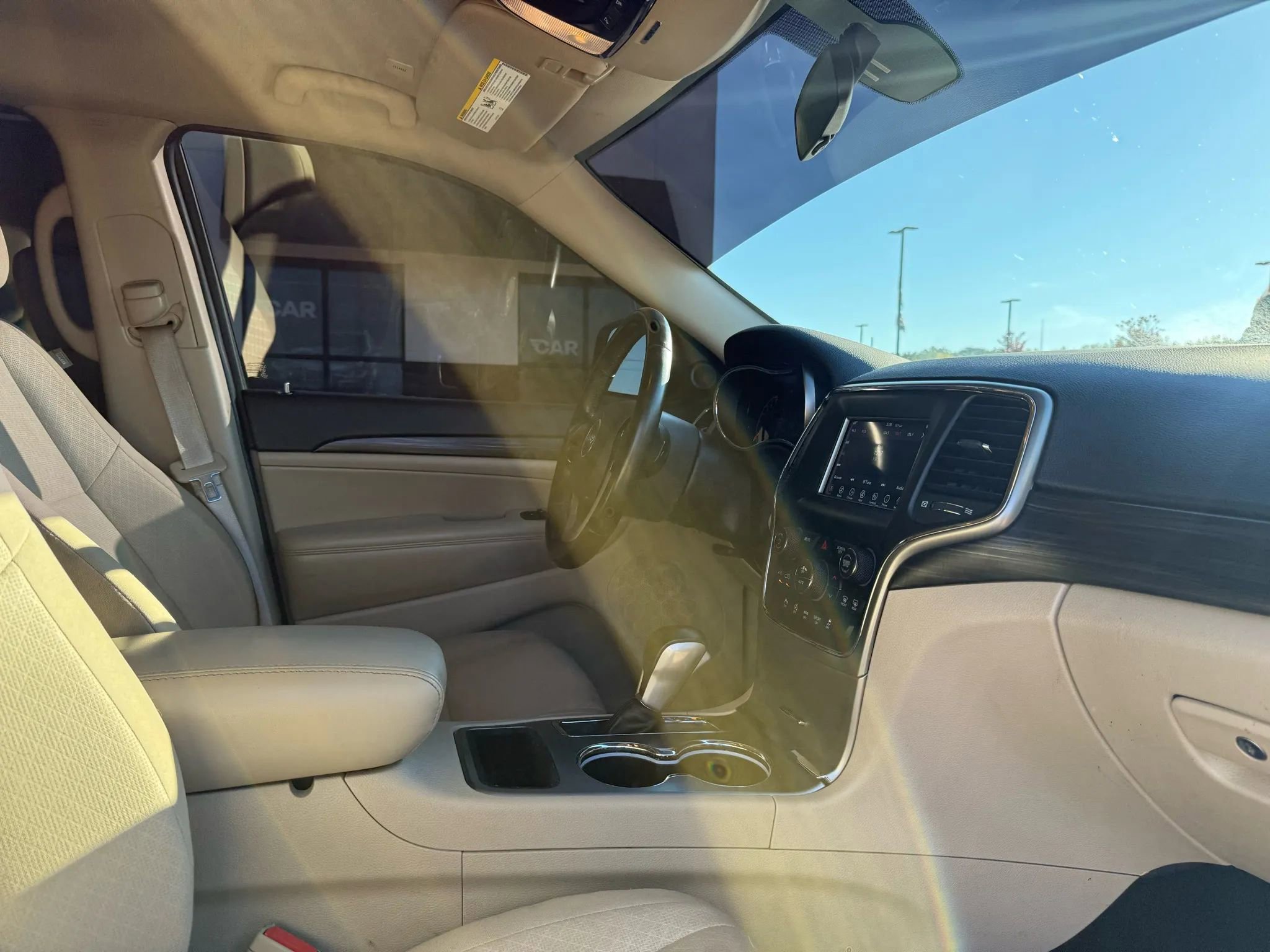 Used 2021 Jeep Grand Cherokee Laredo image 26