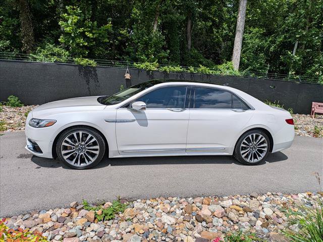 Used 2018 Lincoln Continental Reserve AWD/4WD image 2