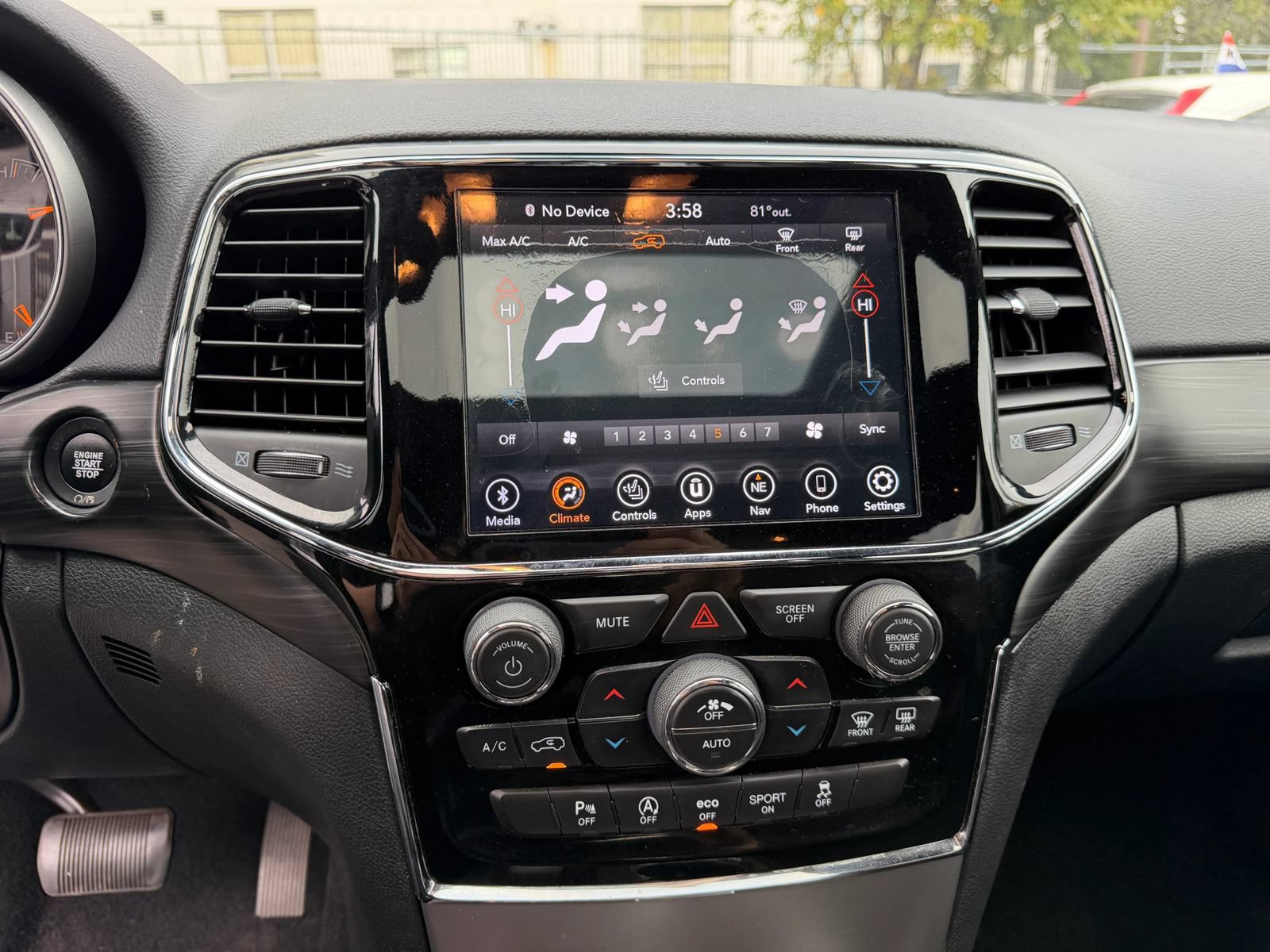 Used 2019 Jeep Grand Cherokee Altitude AWD/4WD image 15