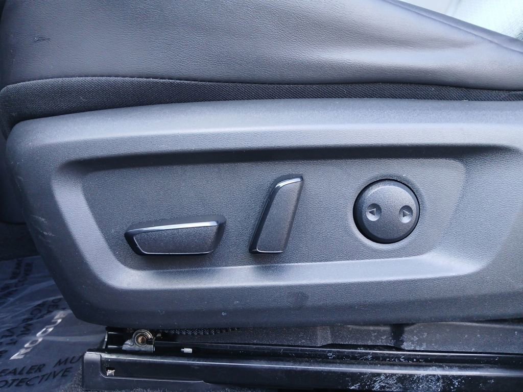 Used 2023 Nissan Rogue SV w/ SV Premium B Package image 16