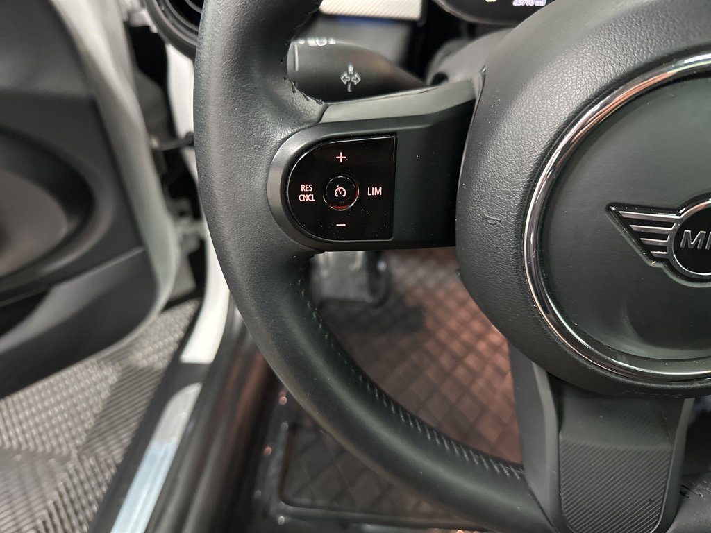 Used 2023 MINI Cooper 2-Door Hardtop image 17