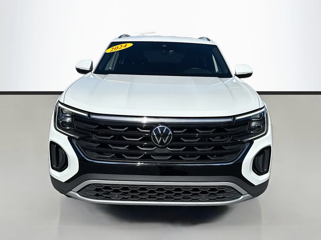 Used 2024 Volkswagen Atlas Cross Sport SE FWD image 2