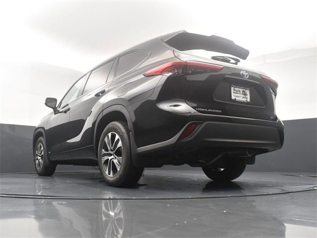 Used 2022 Toyota Highlander XLE image 23