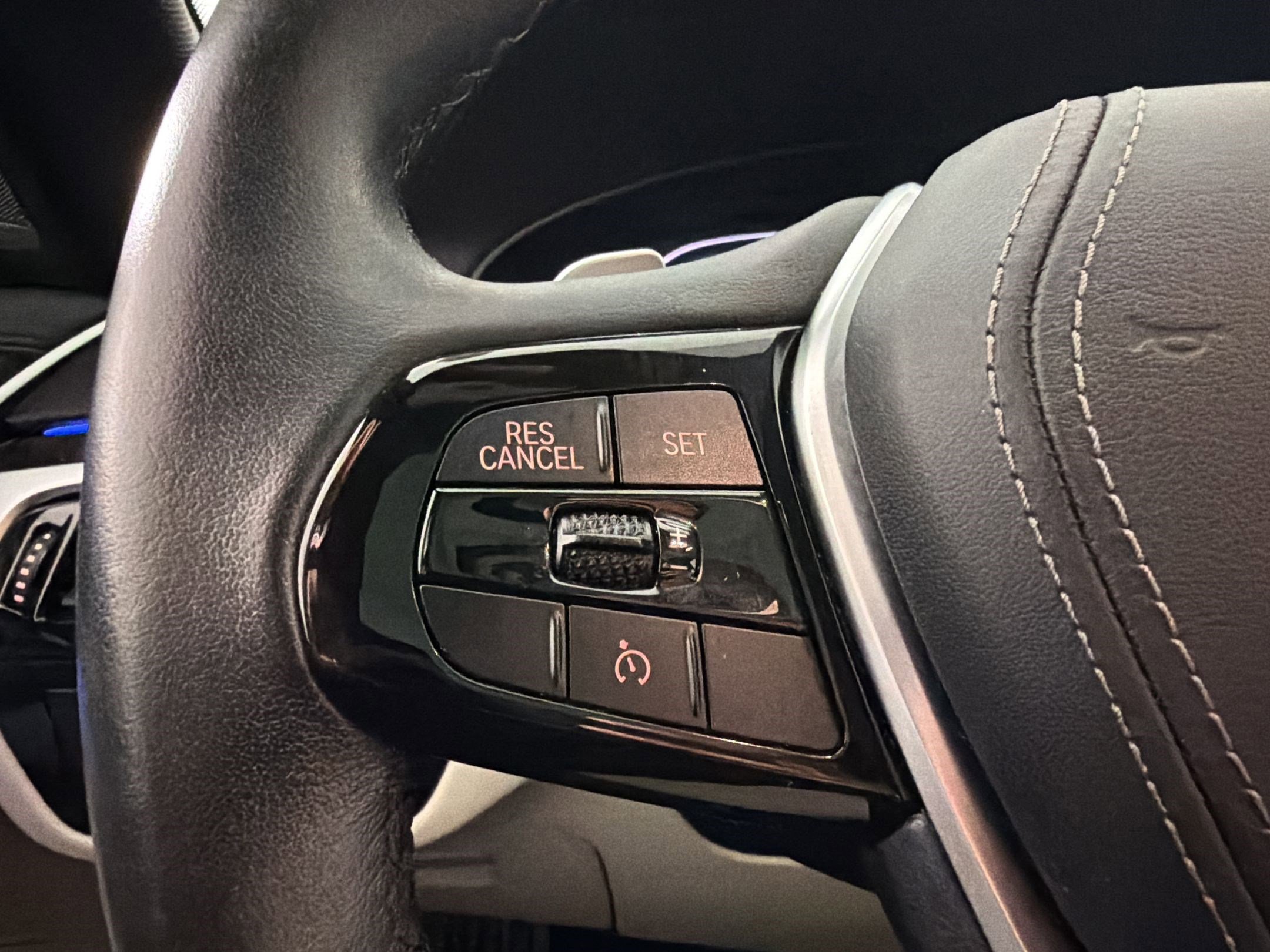Used 2020 BMW 530e w/ Premium Package RWD image 16