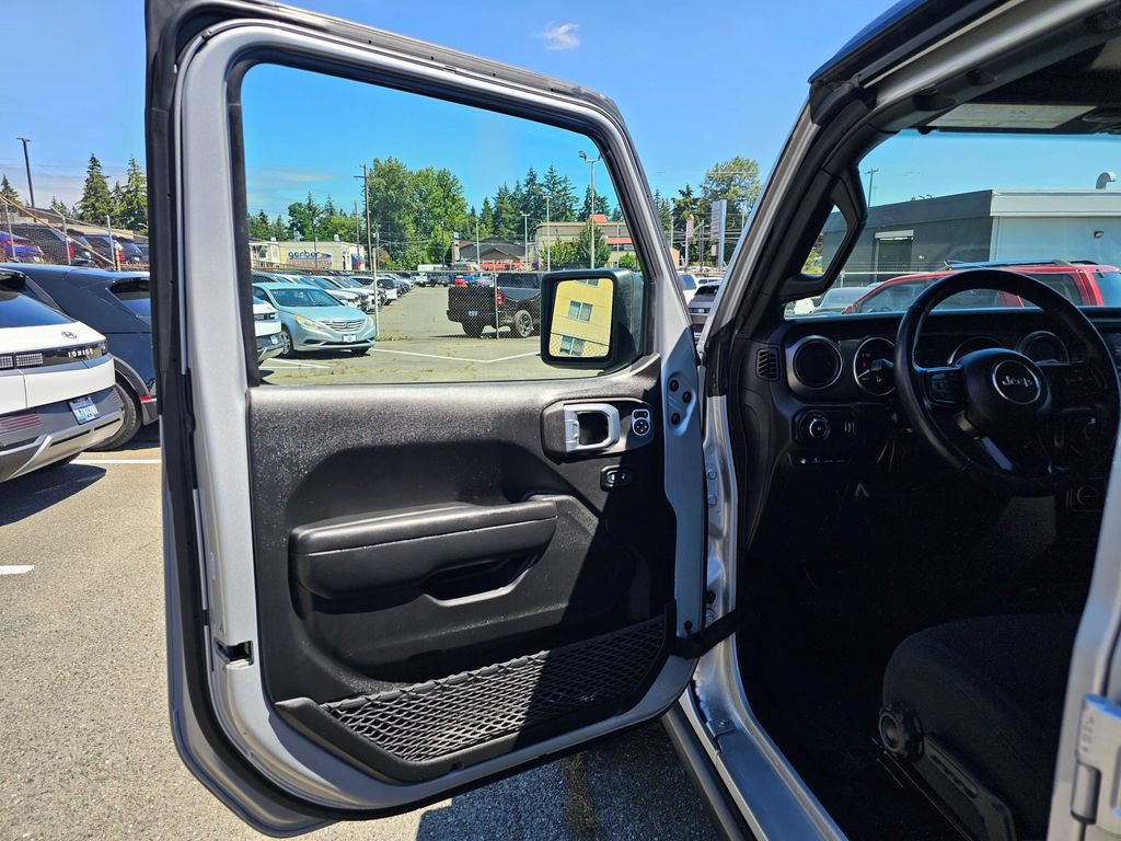 Used 2023 Jeep Wrangler Unlimited w/ Cold Weather Group AWD/4WD image 19