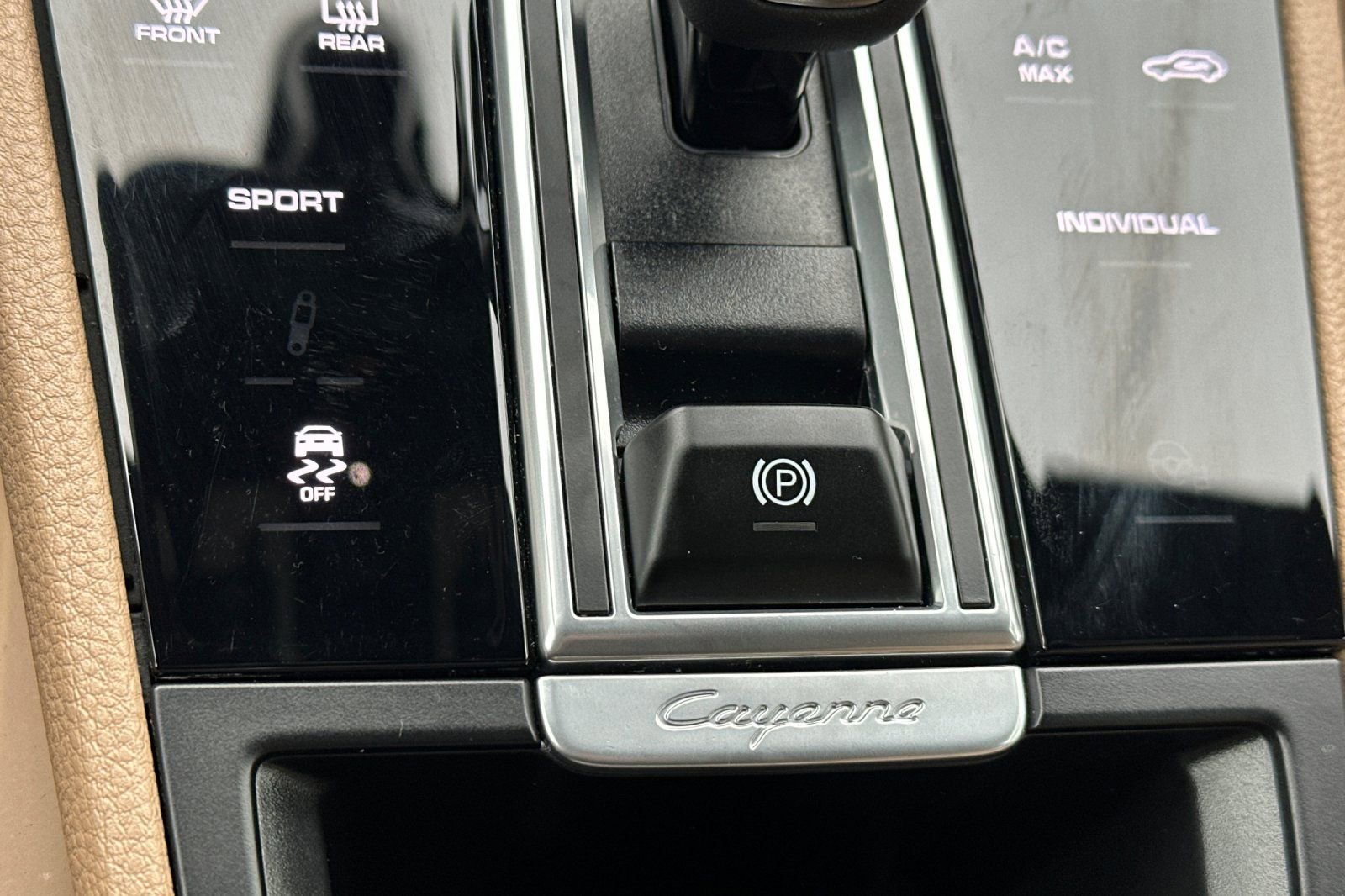 Used 2023 Porsche Cayenne image 32