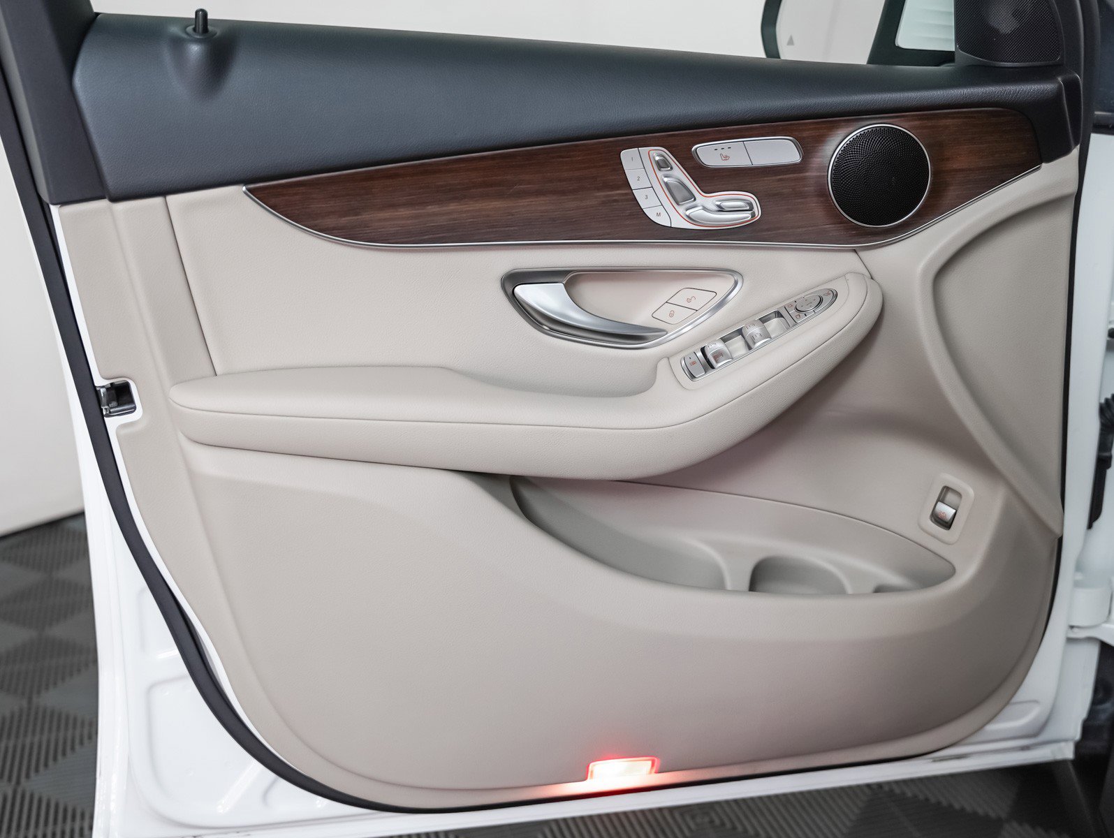 Certified 2022 Mercedes-Benz GLC 300 image 24