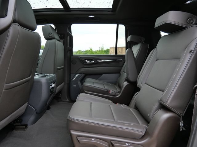 Used 2023 GMC Yukon XL Denali AWD/4WD image 14
