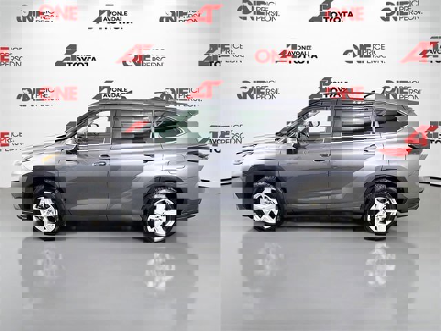 Certified 2023 Toyota Highlander LE image 4