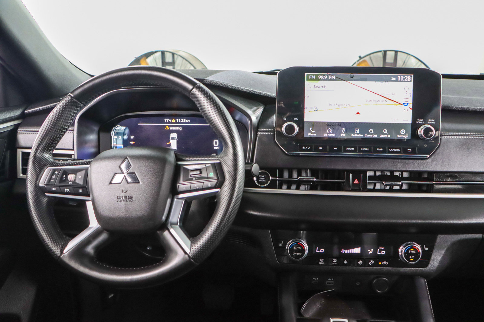 Used 2024 Mitsubishi Outlander SE Black Edition image 17