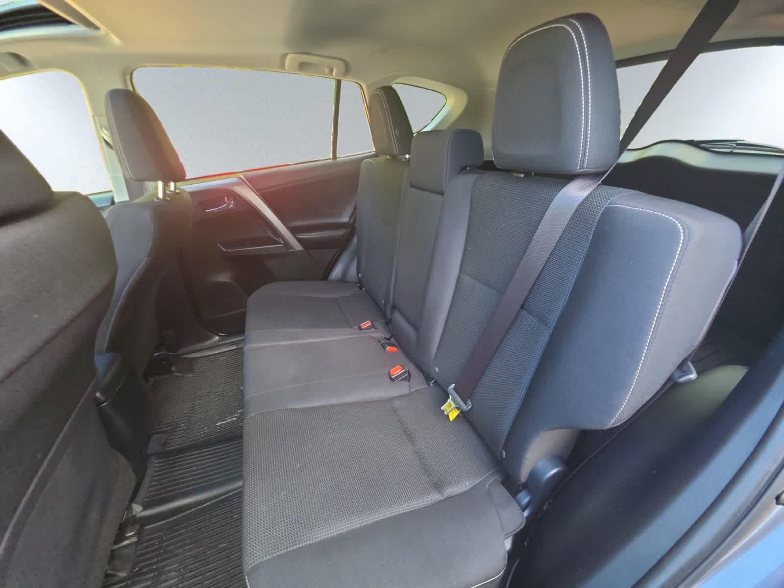 Used 2018 Toyota RAV4 XLE AWD/4WD image 18
