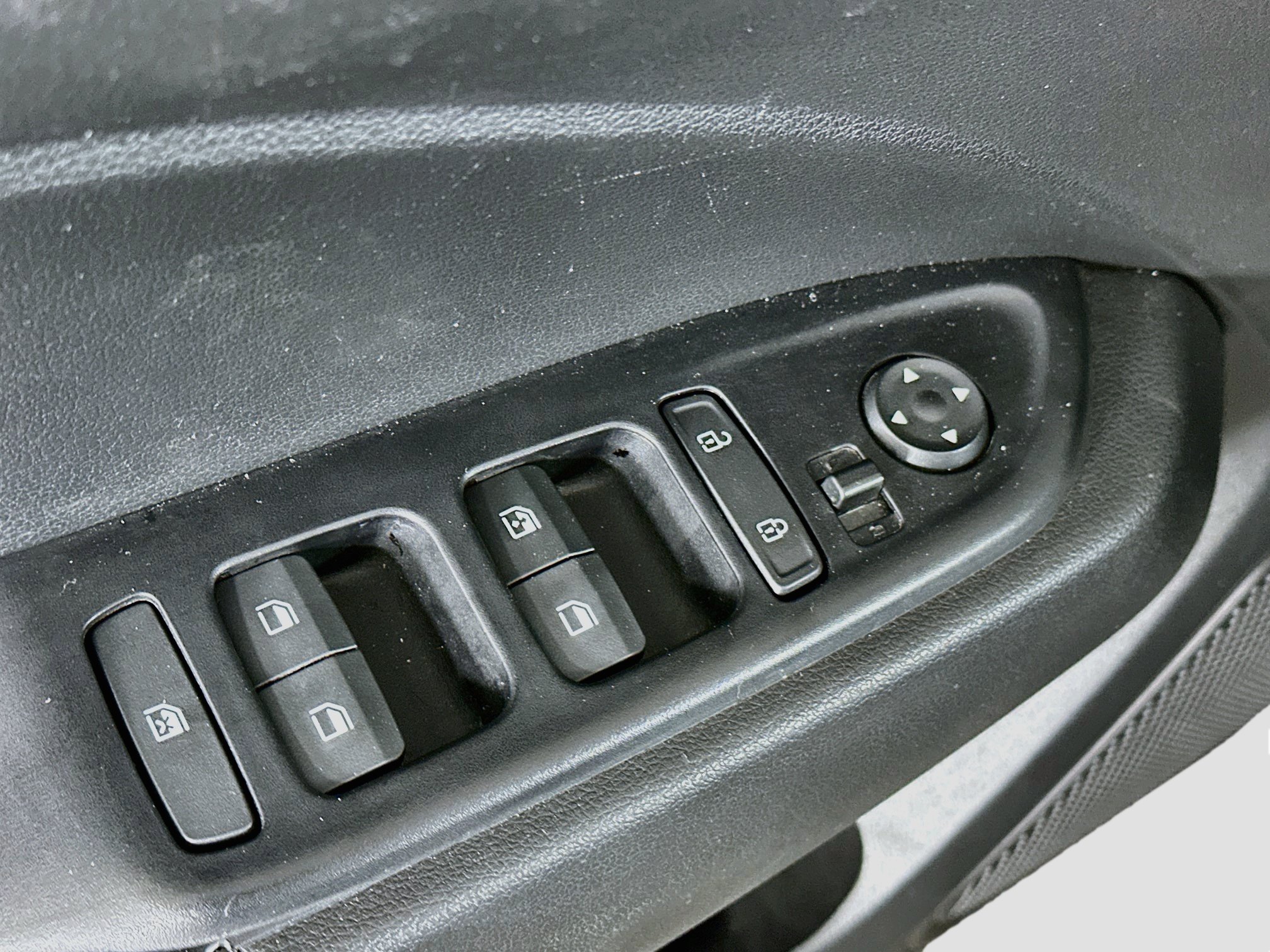 Used 2025 Hyundai Venue SEL FWD image 15
