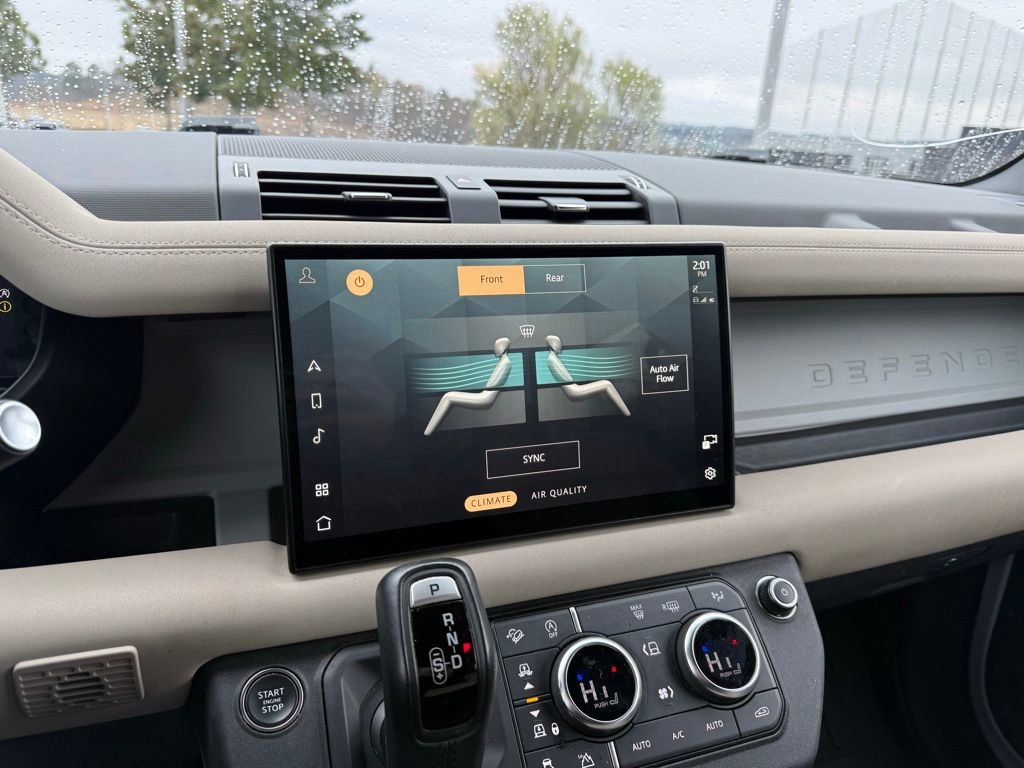 Used 2023 Land Rover Defender 130 X-Dynamic SE image 16