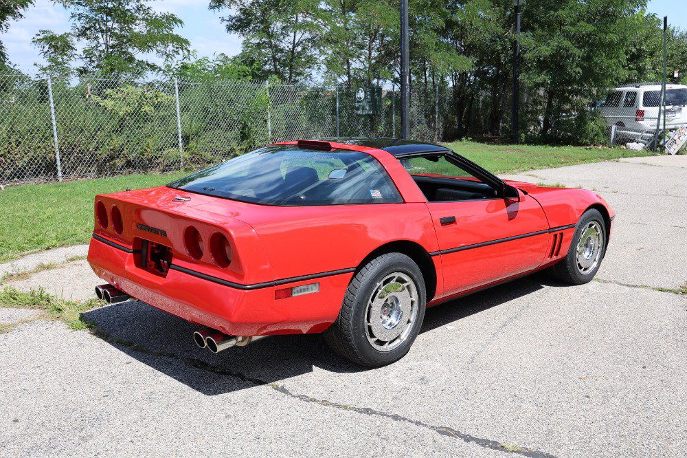 Used 1987 Chevrolet Corvette Coupe RWD image 7