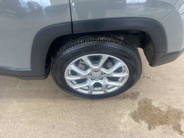 Certified 2023 Jeep Compass Latitude w/ Sun and Sound Group AWD/4WD image 10
