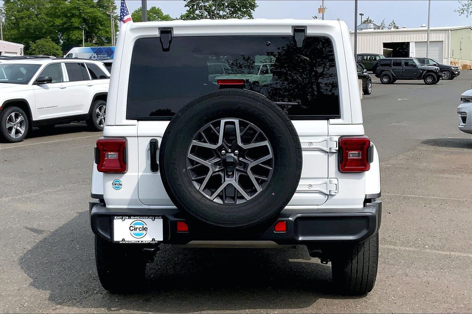 Certified 2024 Jeep Wrangler Unlimited Sahara AWD/4WD image 4