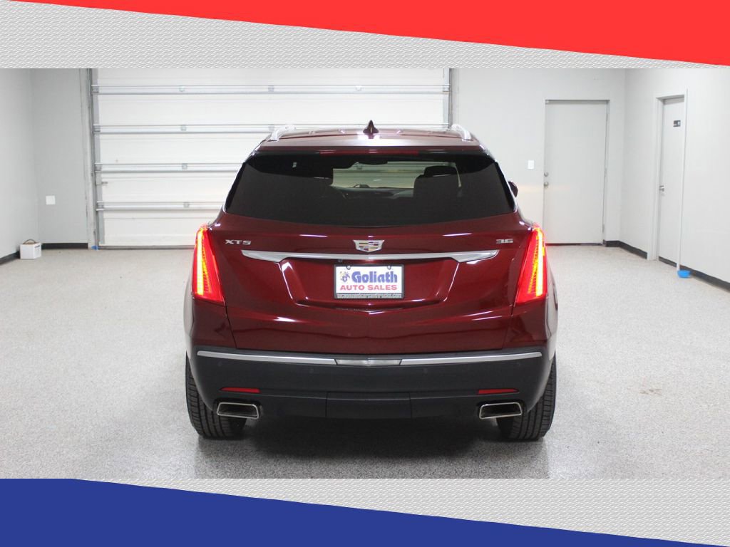 Used 2017 Cadillac XT5 Luxury w/ Driver Awareness Package image 4
