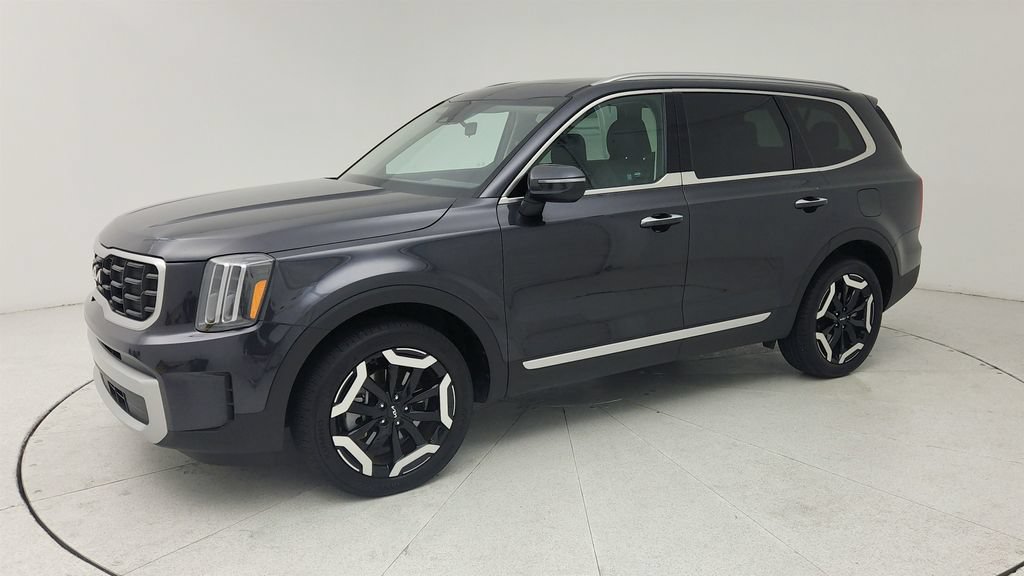 Used 2025 Kia Telluride S FWD image 3