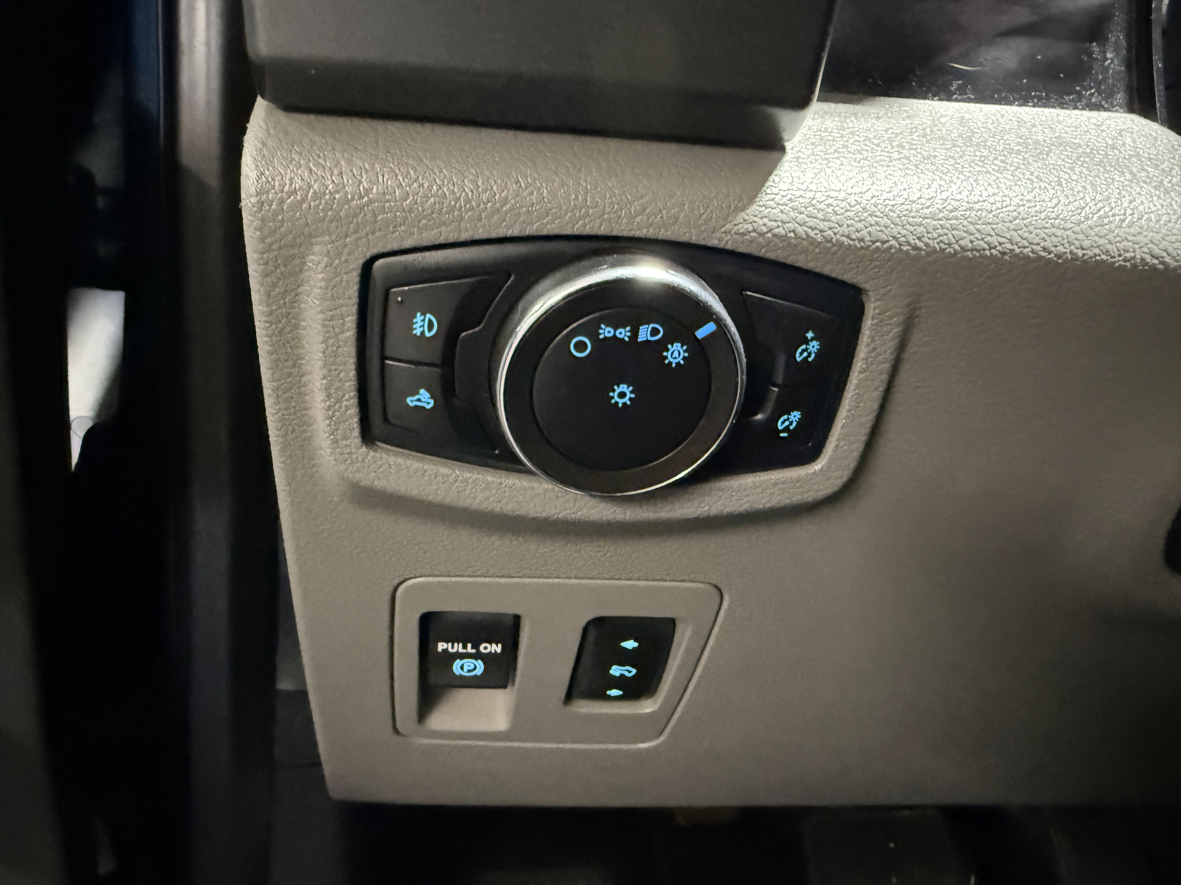 Used 2020 Ford F150 XLT w/ Equipment Group 302A Luxury AWD/4WD image 18