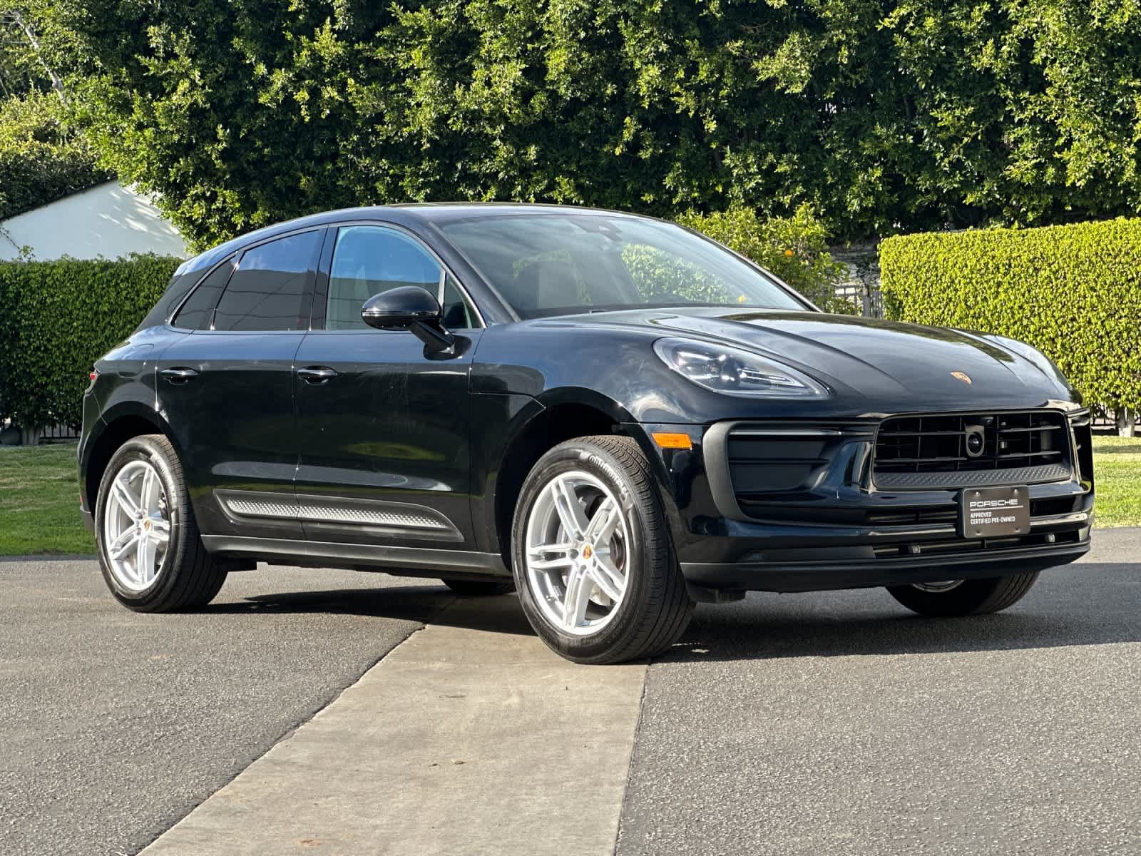 Certified 2025 Porsche Macan AWD/4WD image 10