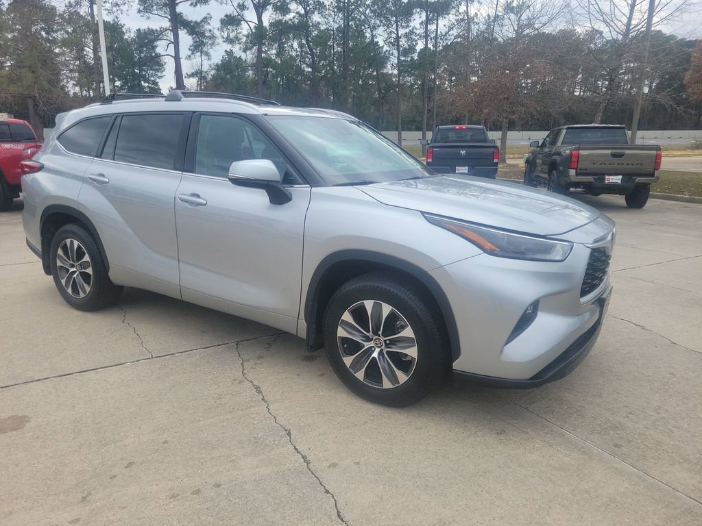 Used 2023 Toyota Highlander XLE image 9