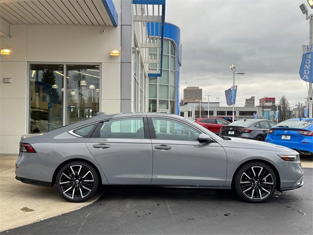 Used 2025 Honda Accord Touring image 2