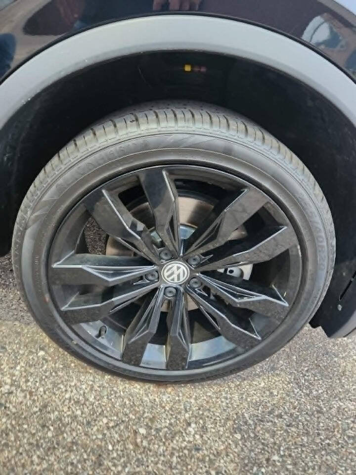 Used 2021 Volkswagen Tiguan SE R-Line w/ 2-Row Tiguan MDO Package AWD/4WD image 34