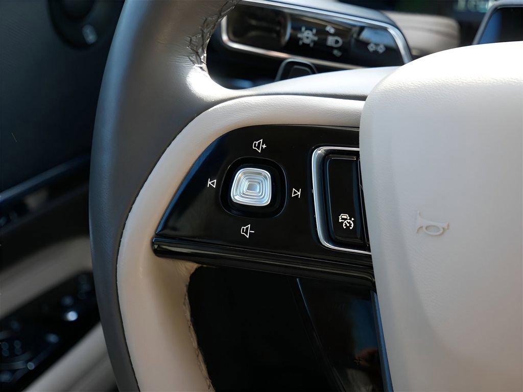 Used 2023 Lincoln Corsair Grand Touring w/ Equipment Group 302A image 17