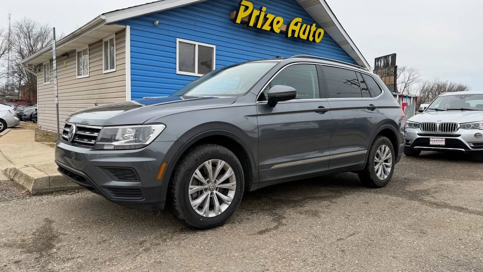 Used 2018 Volkswagen Tiguan SE w/ Panoramic Sunroof Package image 2