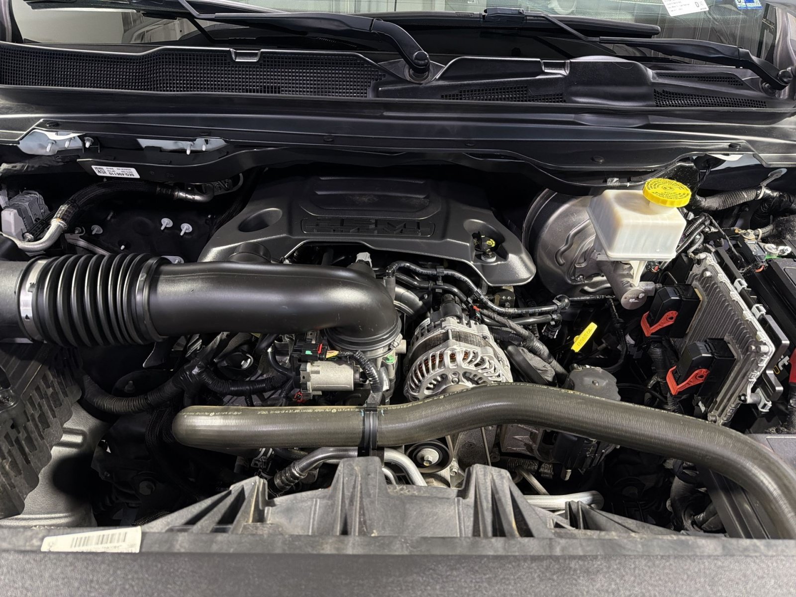 Used 2019 RAM 1500 Laramie AWD/4WD image 29