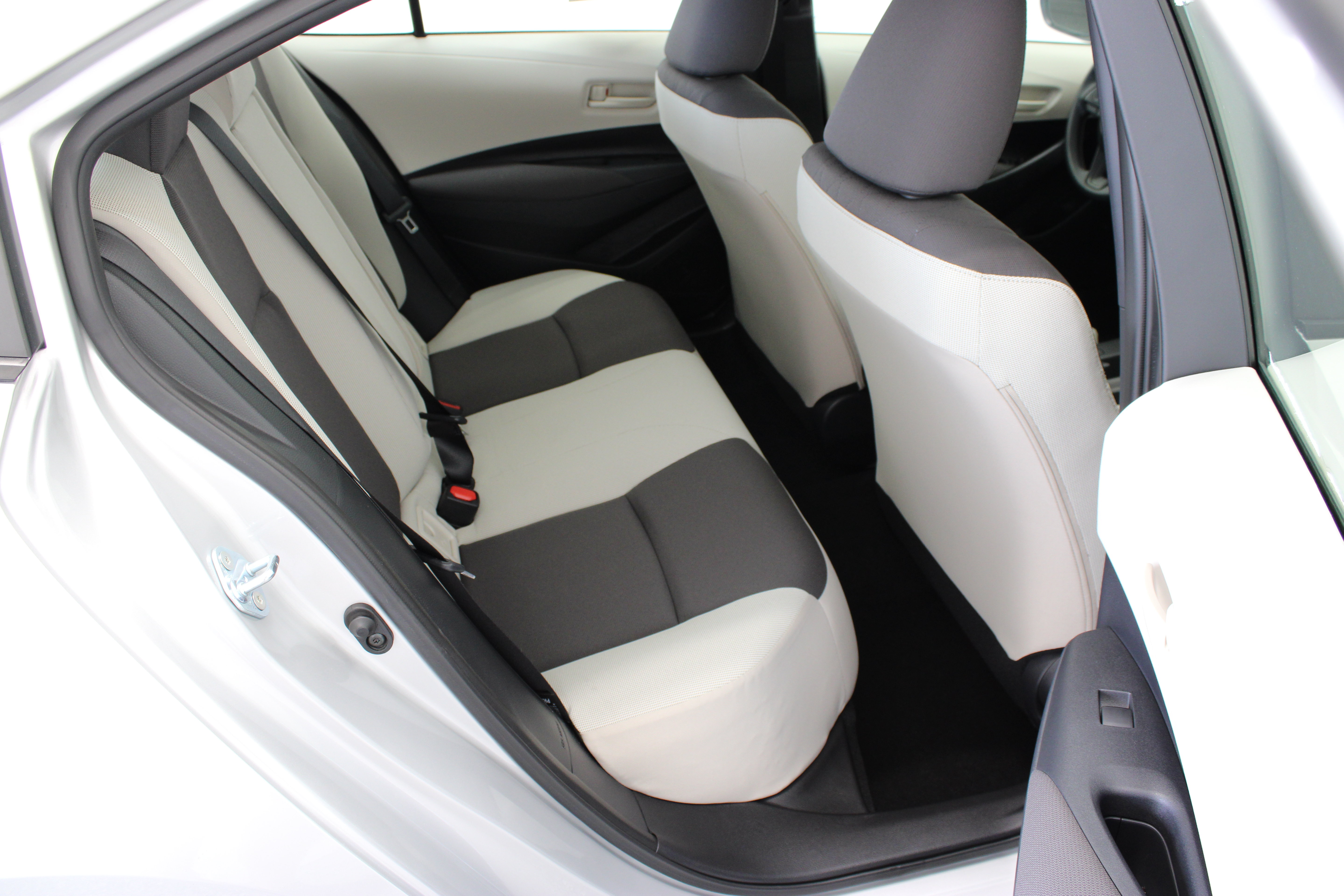 Used 2025 Toyota Corolla LE FWD image 29