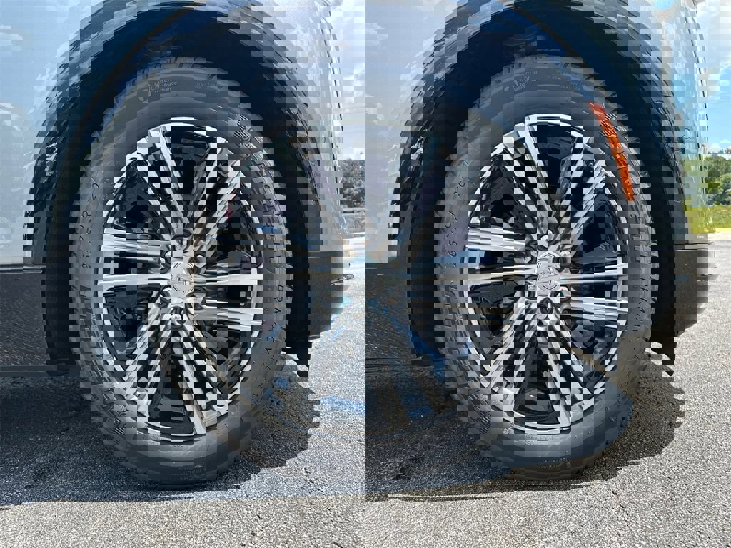 New 2025 Cadillac Lyriq Luxury image 12