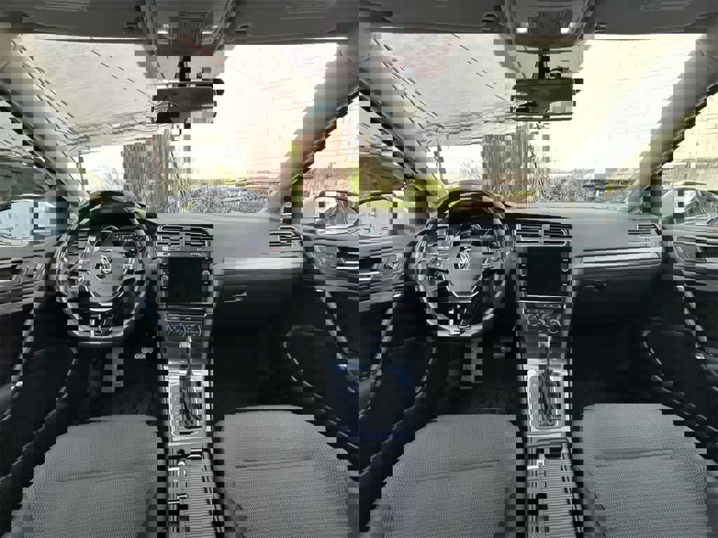 Used 2019 Volkswagen e-Golf SE w/ Driver Assistance Package image 10