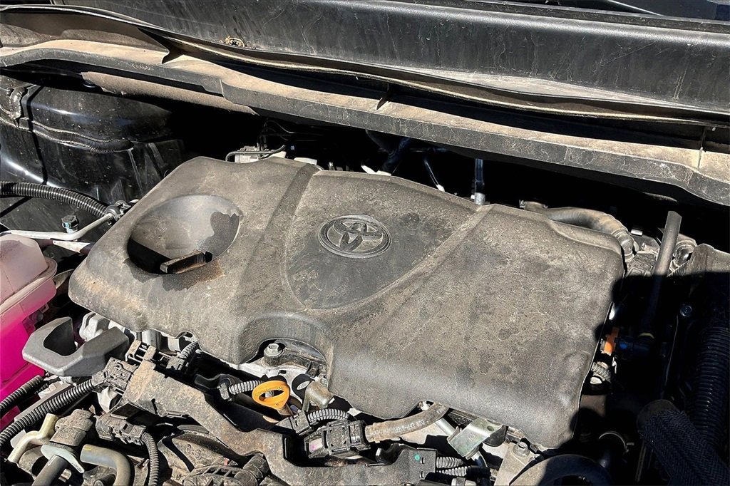 Used 2024 Toyota Sienna XLE image 37