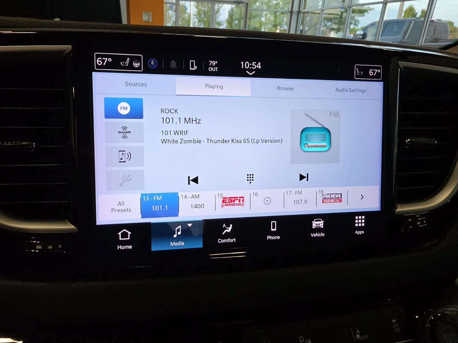 Used 2024 Chrysler Pacifica Touring-L FWD image 27