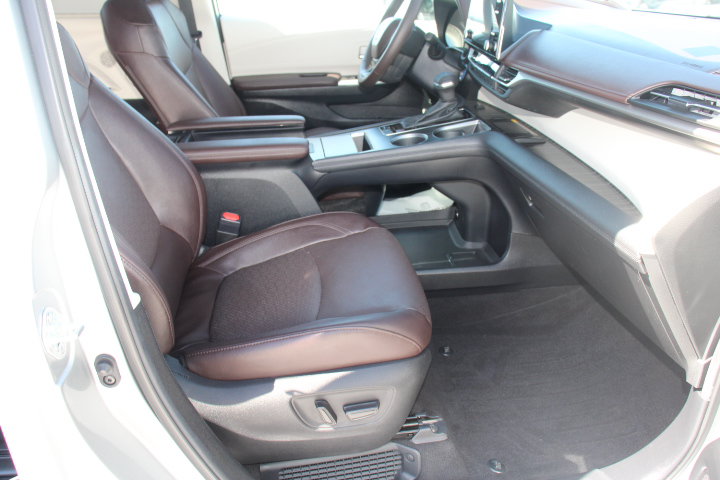 Certified 2024 Toyota Sienna Platinum FWD image 20