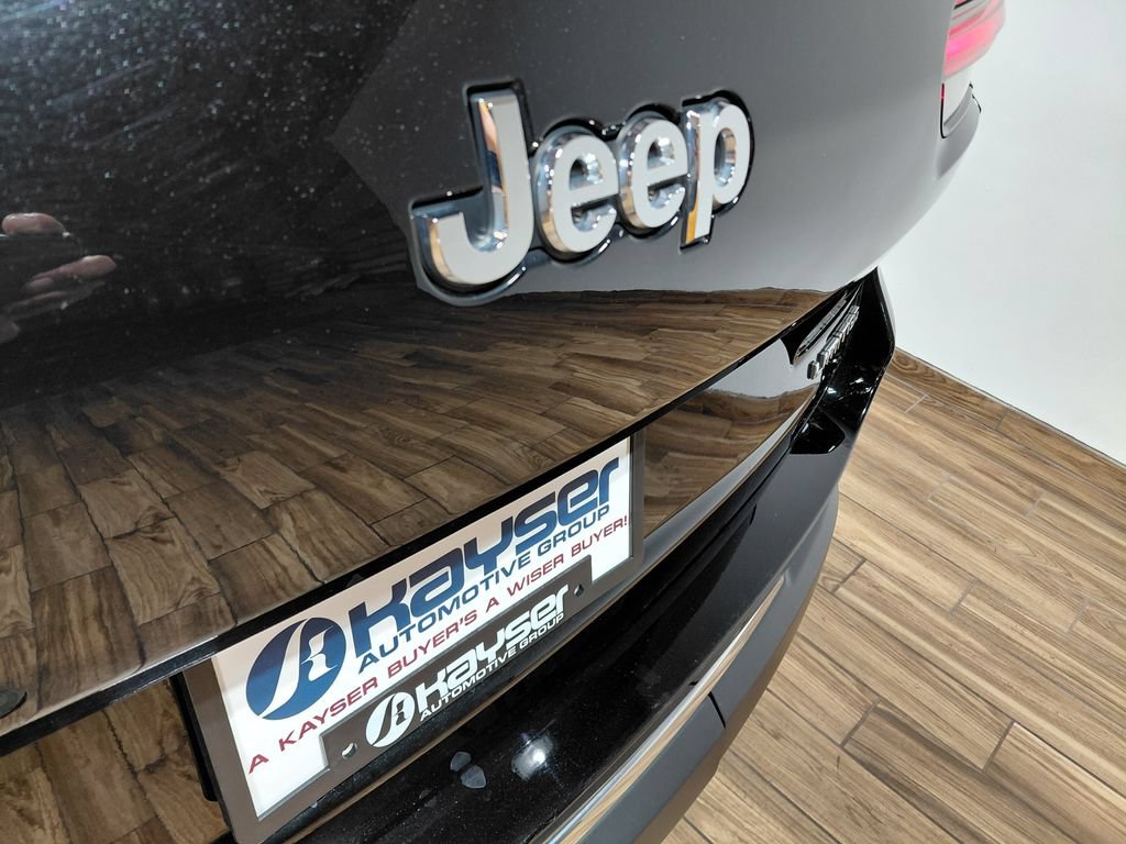 Used 2023 Jeep Grand Cherokee L Limited AWD/4WD image 27