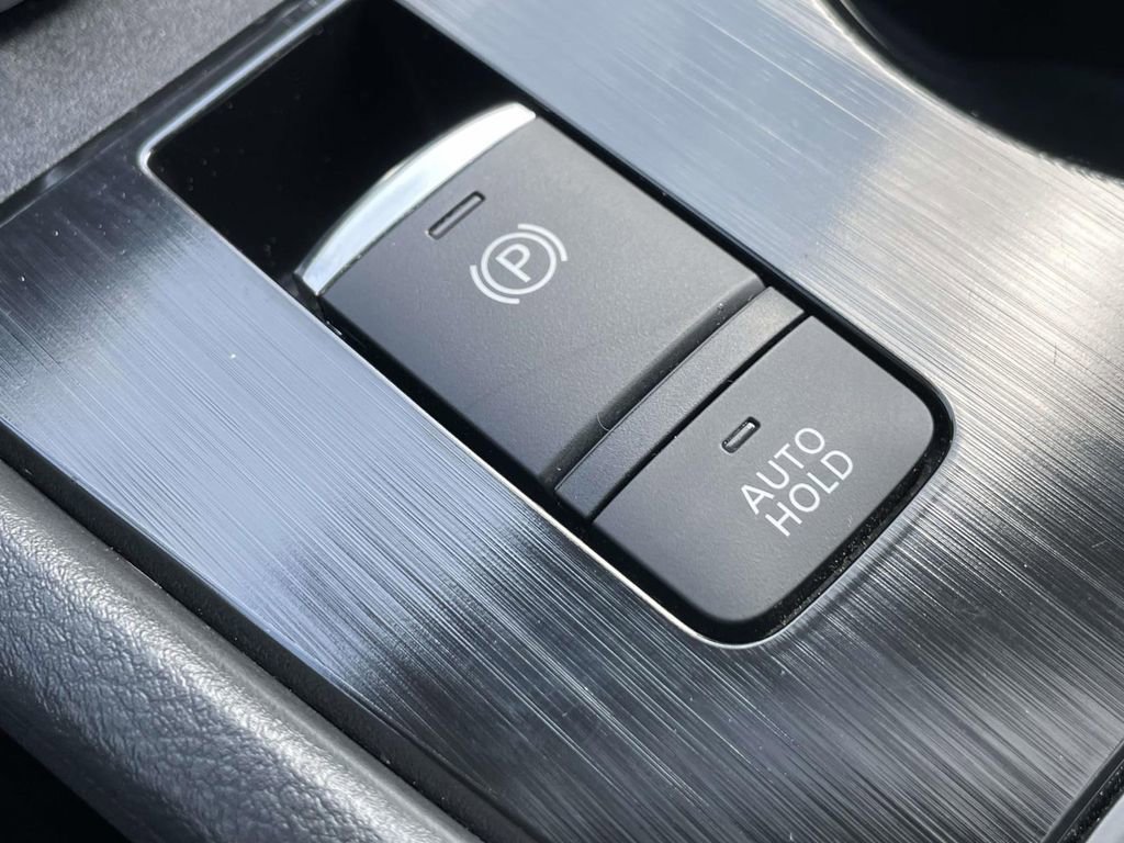 Used 2023 Nissan Rogue S image 29