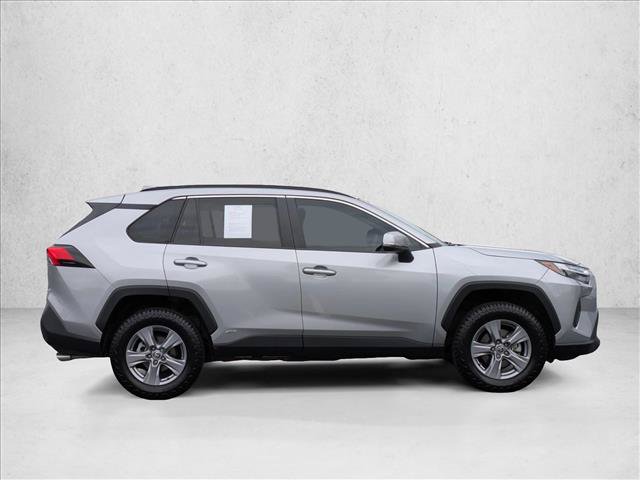 Used 2022 Toyota RAV4 XLE AWD/4WD image 4