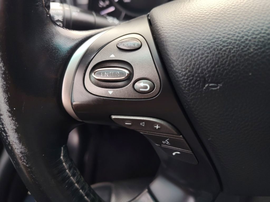 Used 2016 INFINITI Q70 L 5.6 w/ V8 Deluxe Technology Package image 11