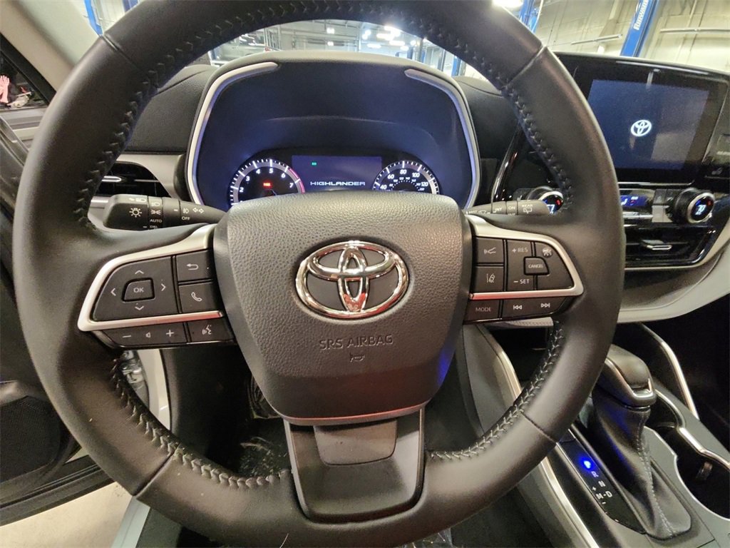 Used 2023 Toyota Highlander XLE image 15