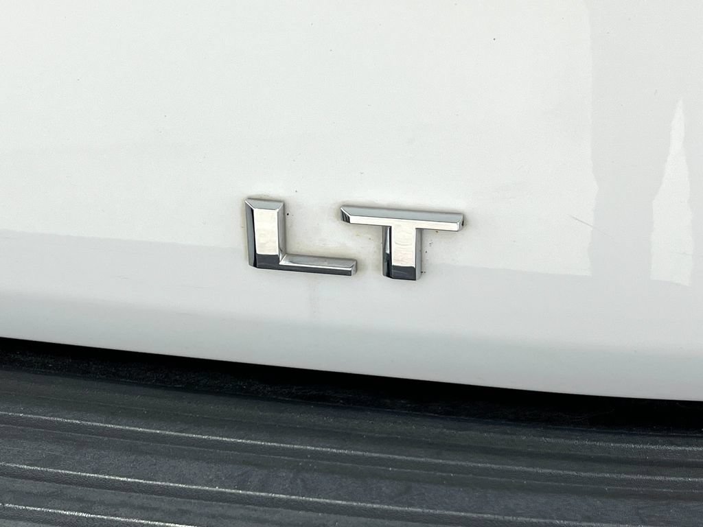 Used 2022 Chevrolet Suburban LT AWD/4WD image 45
